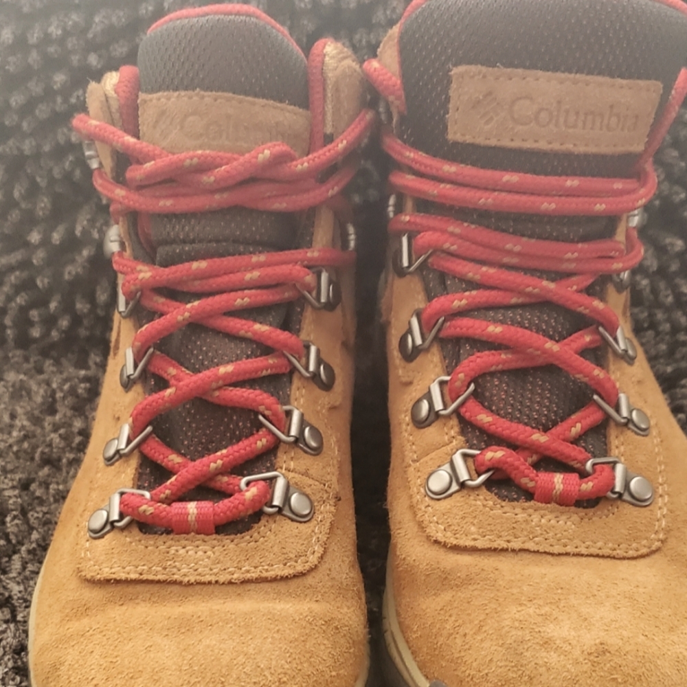 Columbia Women's sizes 6 Boots